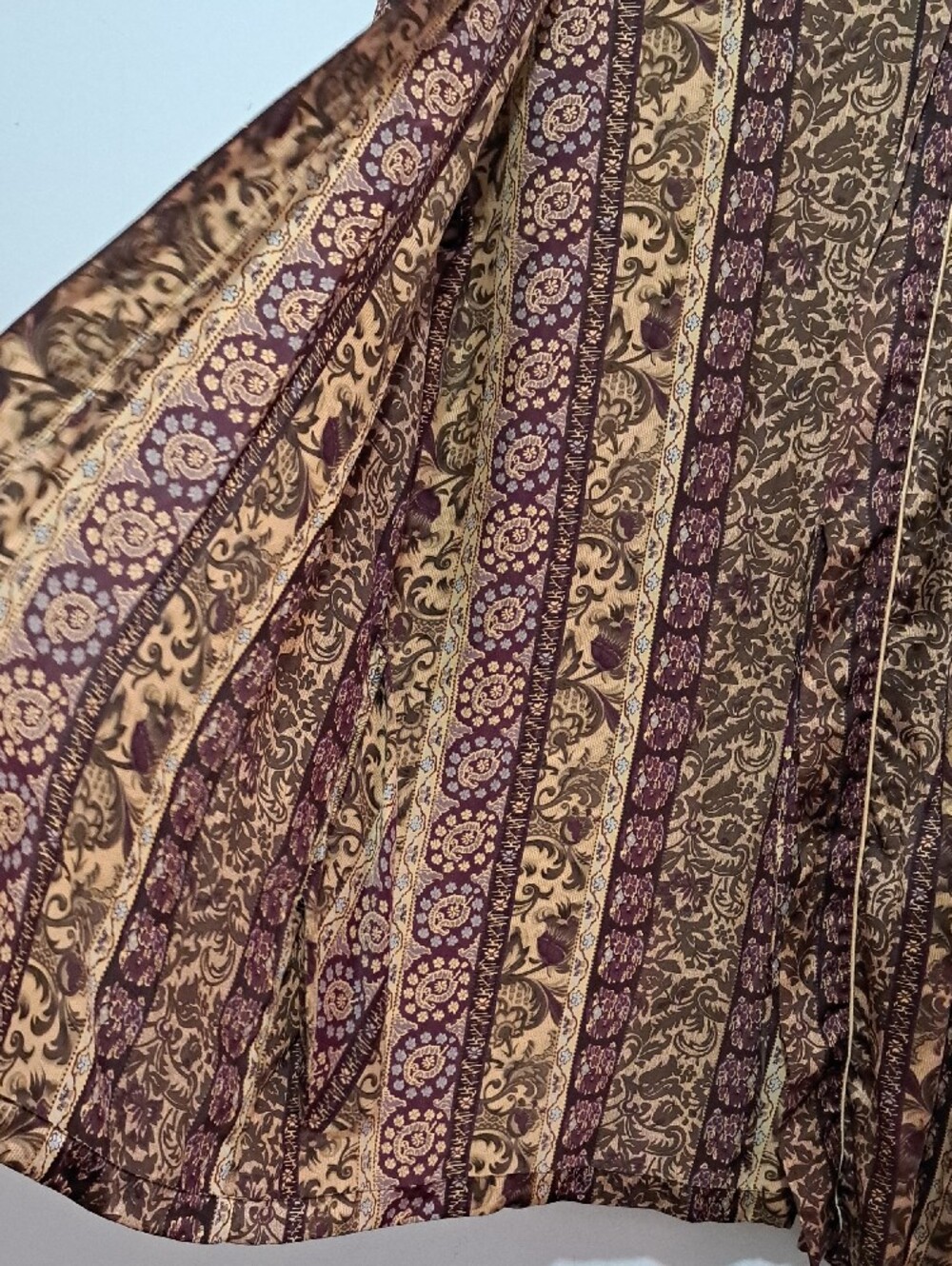 100% Silk, 2000's Silk Robe - Picture 4 of 6